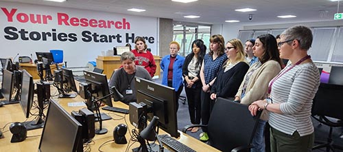 To Explore the Famed British Archives and Collections, SC&I MI Students Traveled to Wroxton, England 